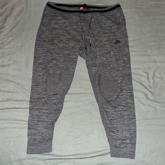 Nike Joggers - Picture 1 of 7